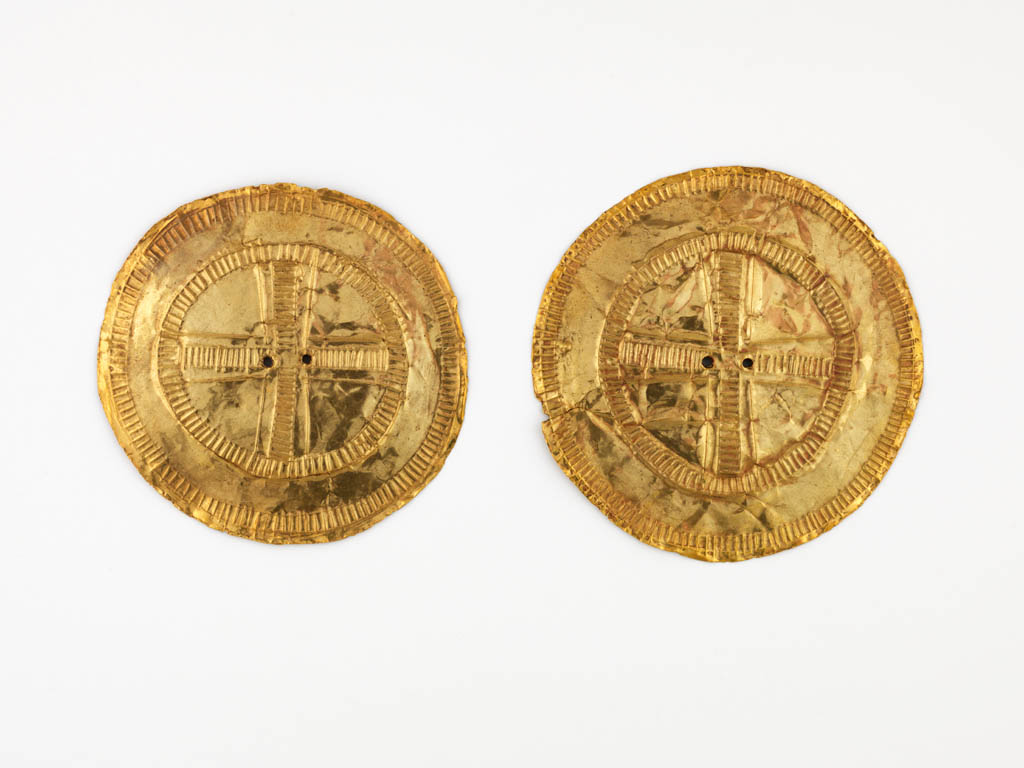 20140609_W271_W267_Front_01_v3_1024px.jpg Pair of Gold Discs Tedavnet, Co. Monaghan Early Bronze Age, c. 2200-1800 BC on display at the National Museum of Ireland, Kildare Street.