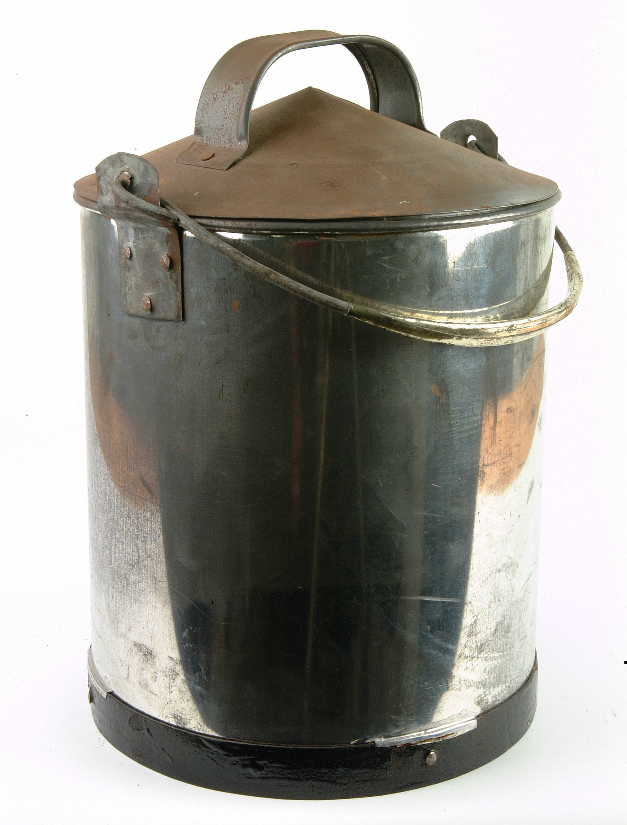 Tin bucket